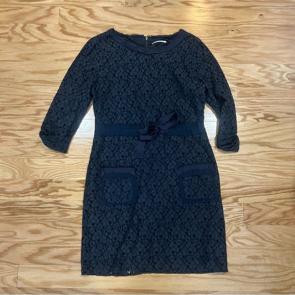 T. Tahari Flattering Navy Lace Shift Dress Size 6